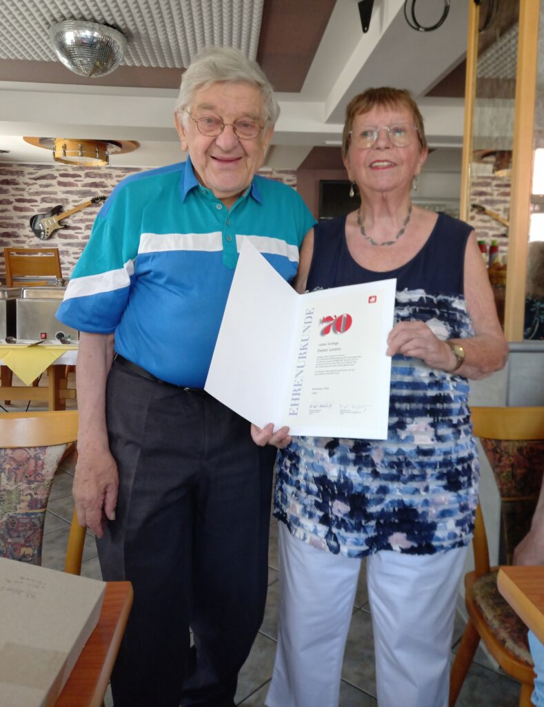 Kollege Dieter Lorenz, Ehrung für 70 Jahre Gewerkschaftsmitgliedschaft